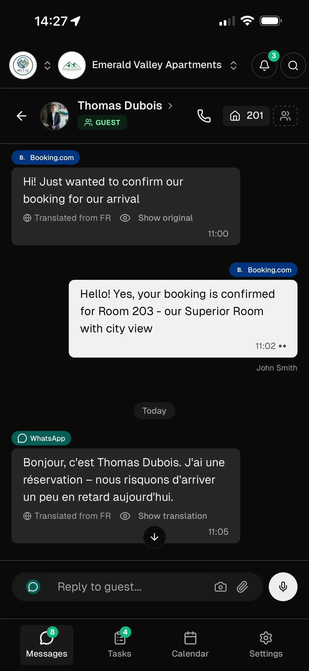 Vidimo omnichannel inbox: a guest conversation spanning Booking.com and WhatsApp with inline auto-translation from French